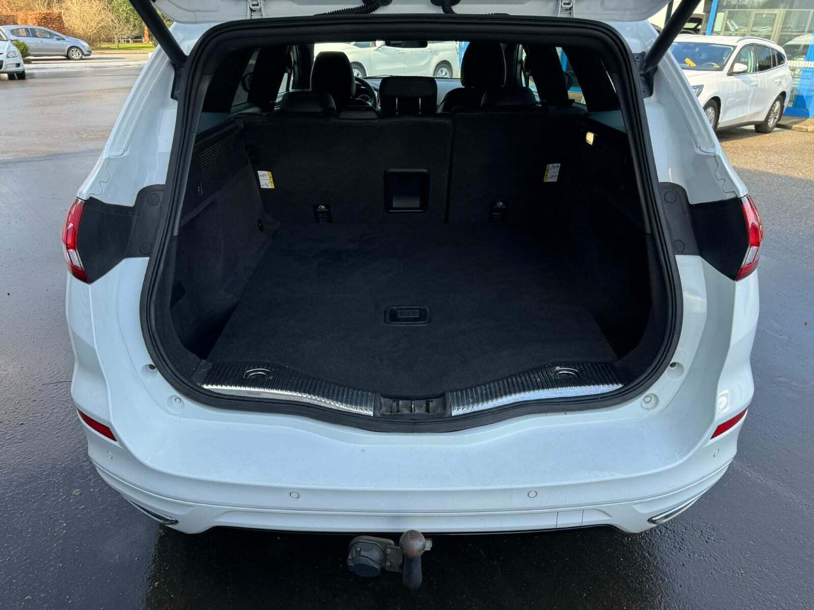 Hvid Ford Mondeo fra 2019