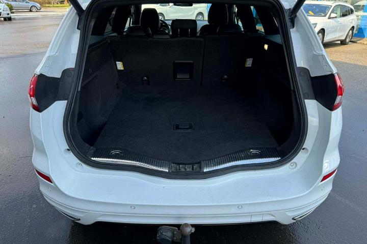 Hvid Ford Mondeo fra 2019