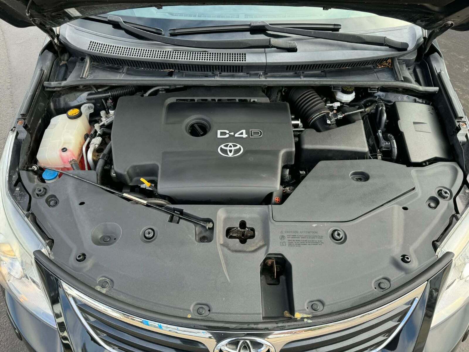 undefined Toyota Avensis fra 2010