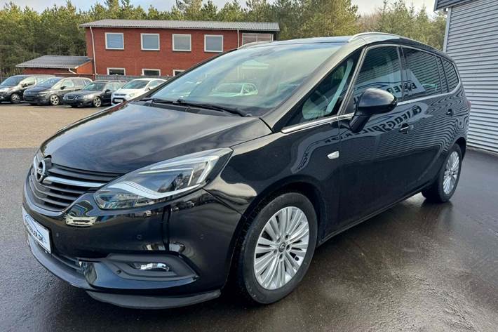 Sort Opel Zafira Tourer fra 2016