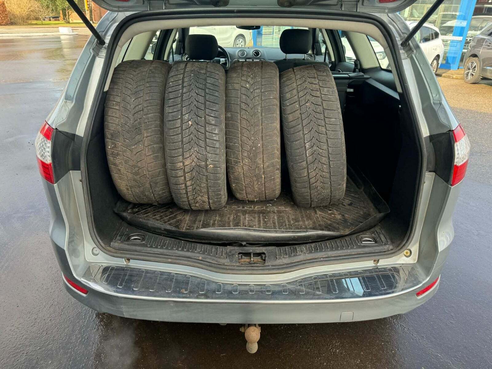 Sølv Ford Mondeo fra 2008