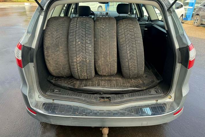 Sølv Ford Mondeo fra 2008