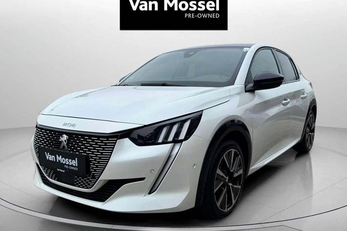 Hvid Peugeot e-208 fra 2022 set udefra