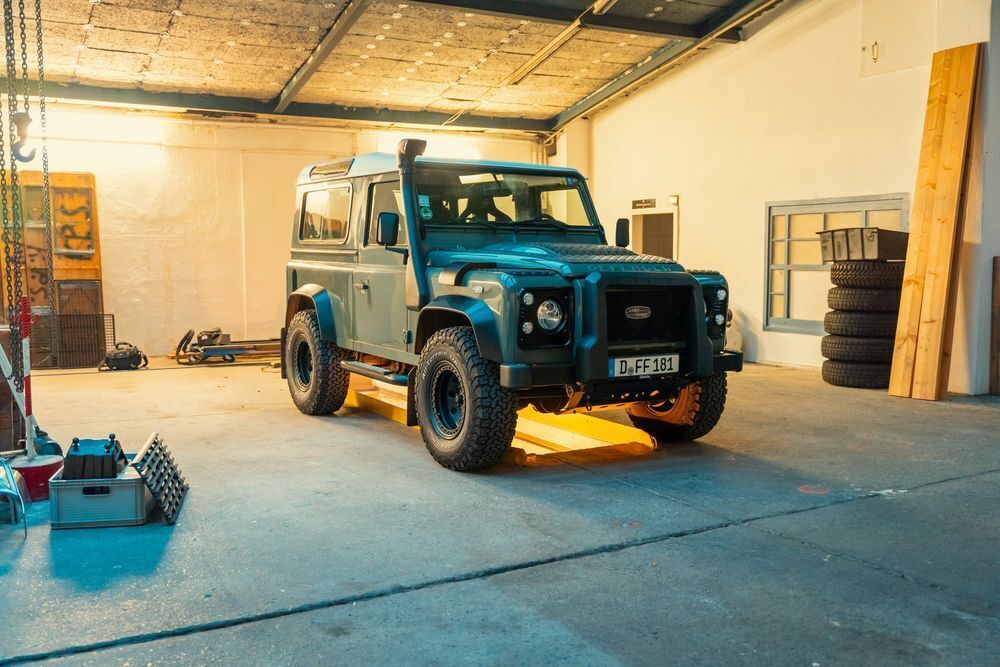 Land Rover Defender 90 XS Station Wagon