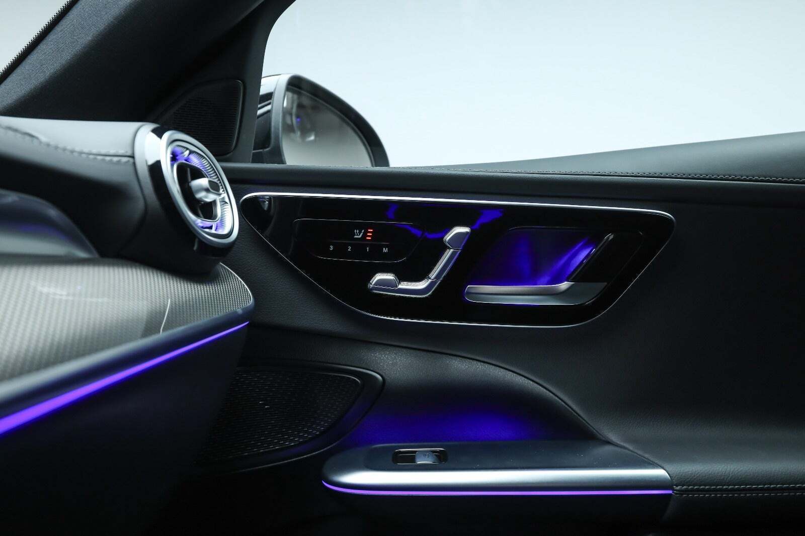 Sort Mercedes C300 e fra 2023