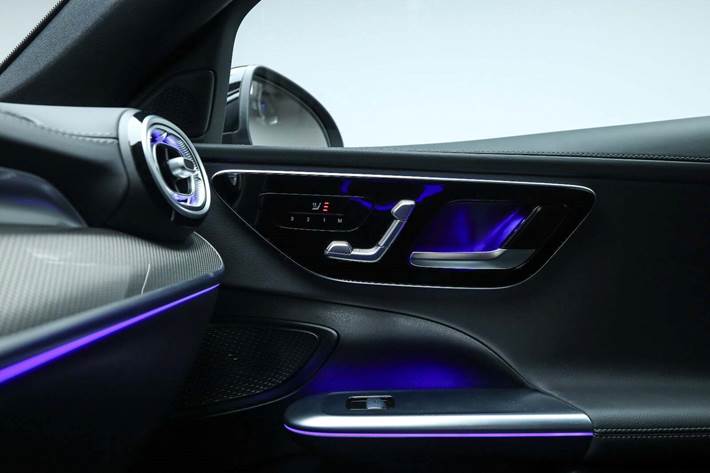 Sort Mercedes C300 e fra 2023