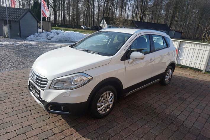 Hvid Suzuki S-Cross fra 2013