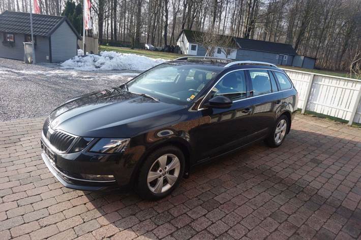 Sort Skoda Octavia fra 2018
