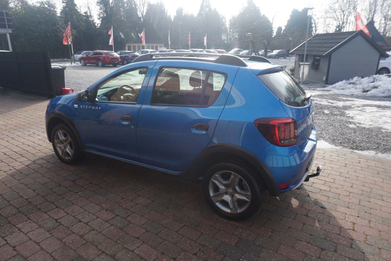 Blå Dacia Sandero Stepway fra 2017