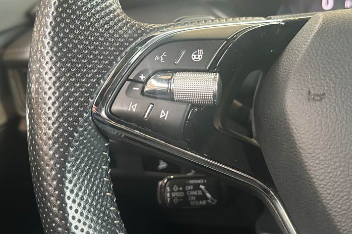 Hvid Skoda Enyaq fra 2021