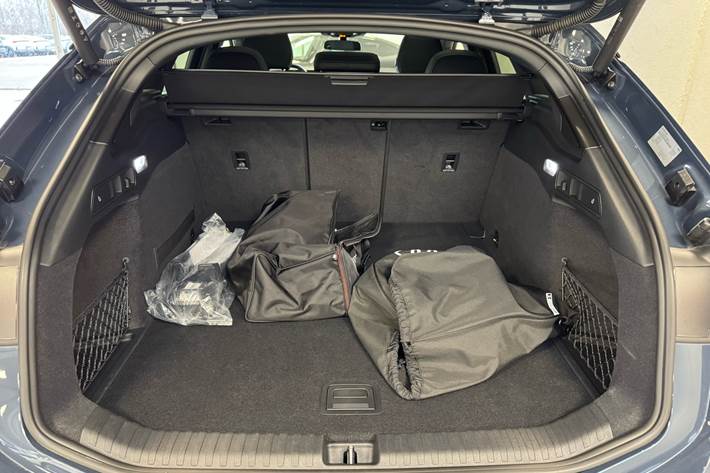 Blå Audi A6 fra 2025