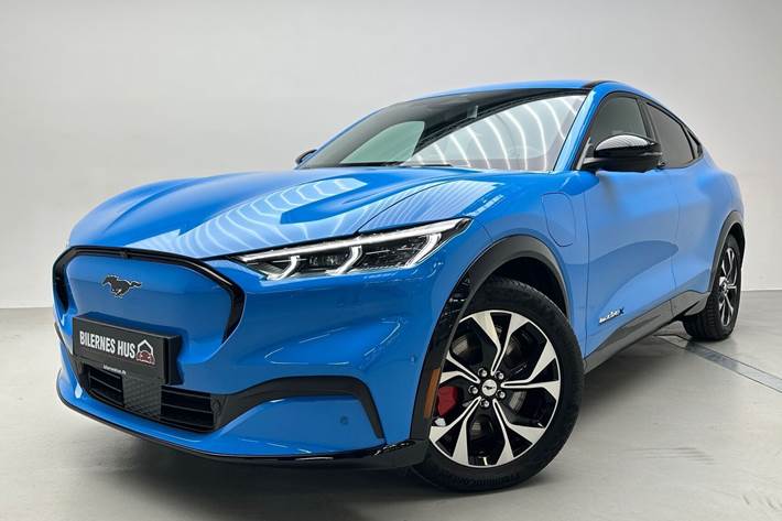 Blå Ford Mustang Mach-E fra 2025