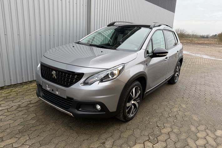 Grå Peugeot 2008 fra 2018 set udefra