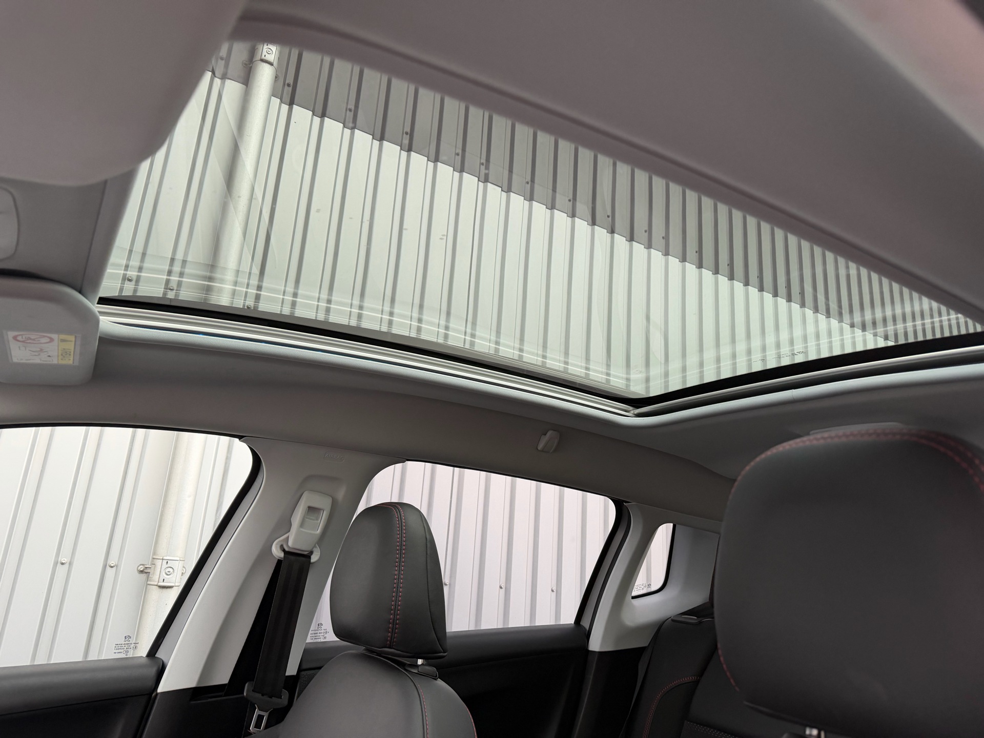 Grå Peugeot 2008 fra 2018