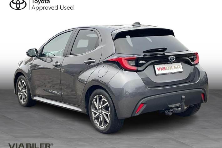 Grå Toyota Yaris fra 2020