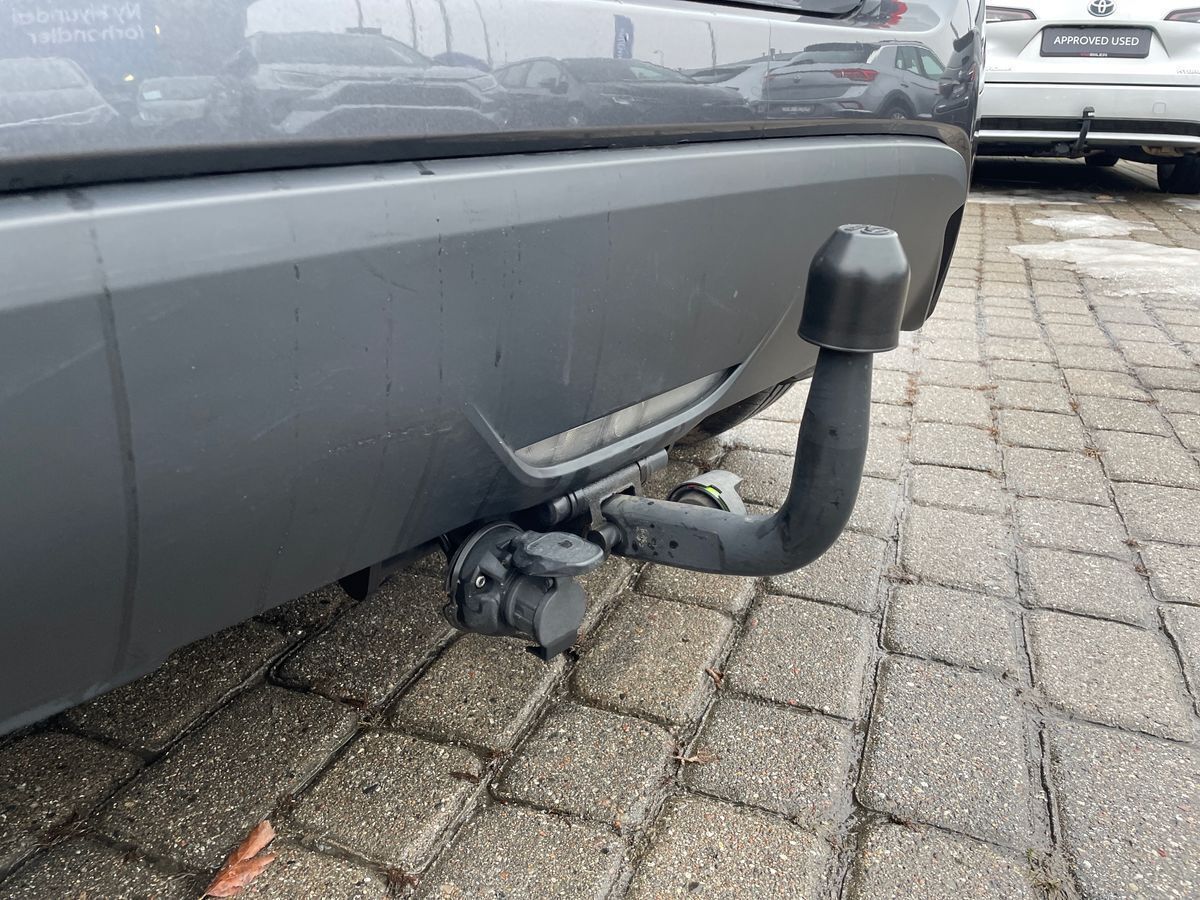 Grå Toyota Yaris fra 2020