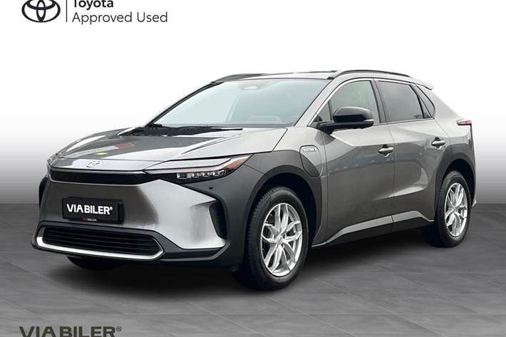 Sort Toyota BZ4X fra 2023 set udefra