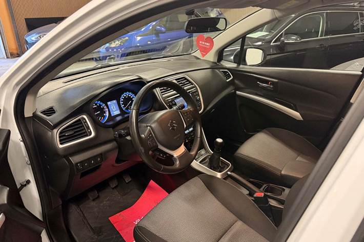 Hvid Suzuki S-Cross fra 2015