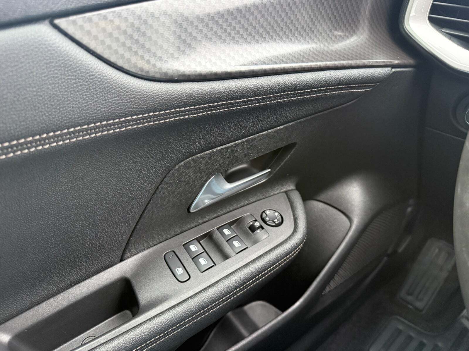 Hvid Opel Mokka fra 2021