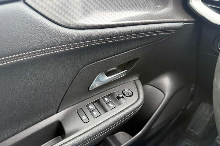 Hvid Opel Mokka fra 2021
