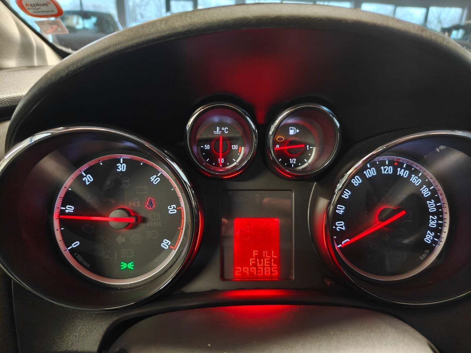 Gul Opel Astra fra 2011