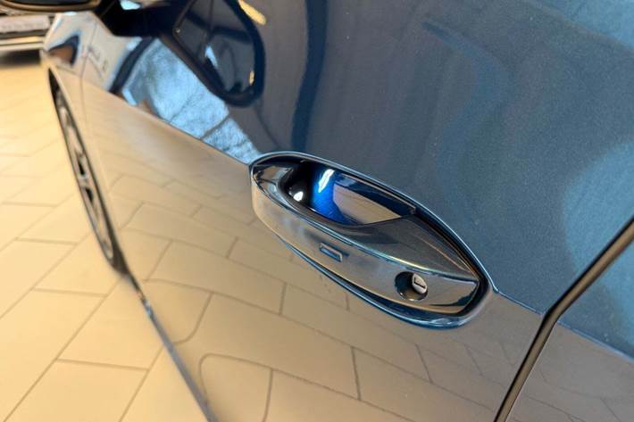 Blå Cupra Born fra 2025