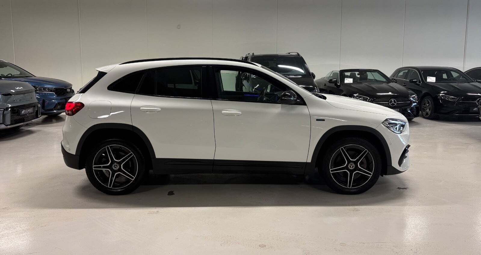 Hvid Mercedes GLA250 e fra 2021