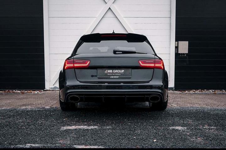 Gul Audi RS6 fra 2015 set udefra