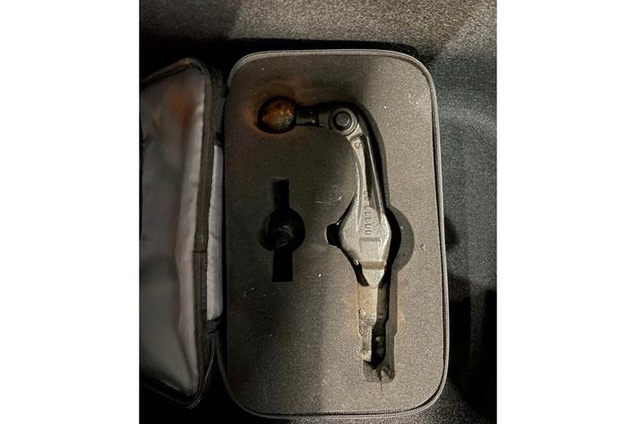 Sort Tesla Model Y fra 2023