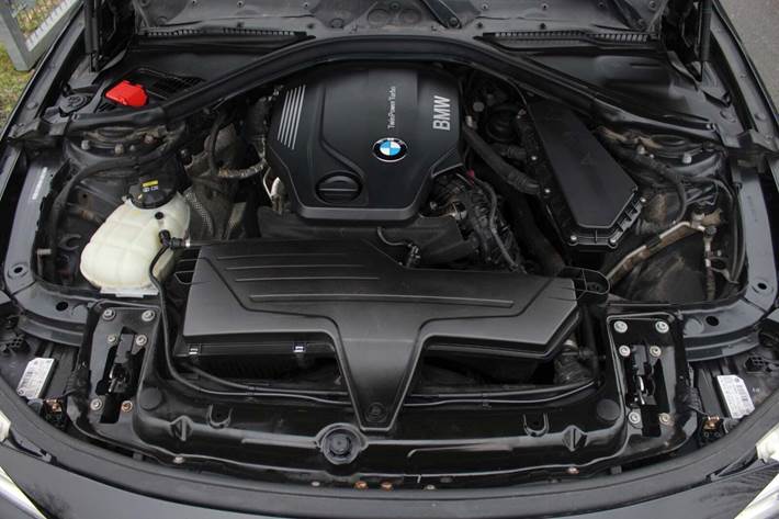 Sort BMW 320d fra 2016