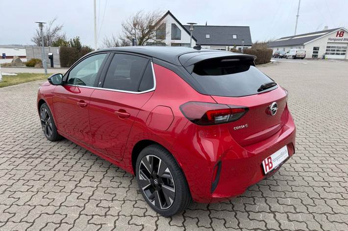 Rød Opel Corsa-e fra 2023