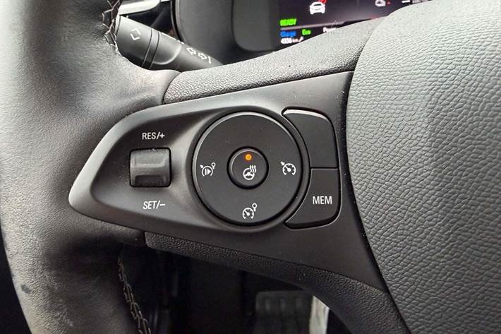 Rød Opel Corsa-e fra 2023