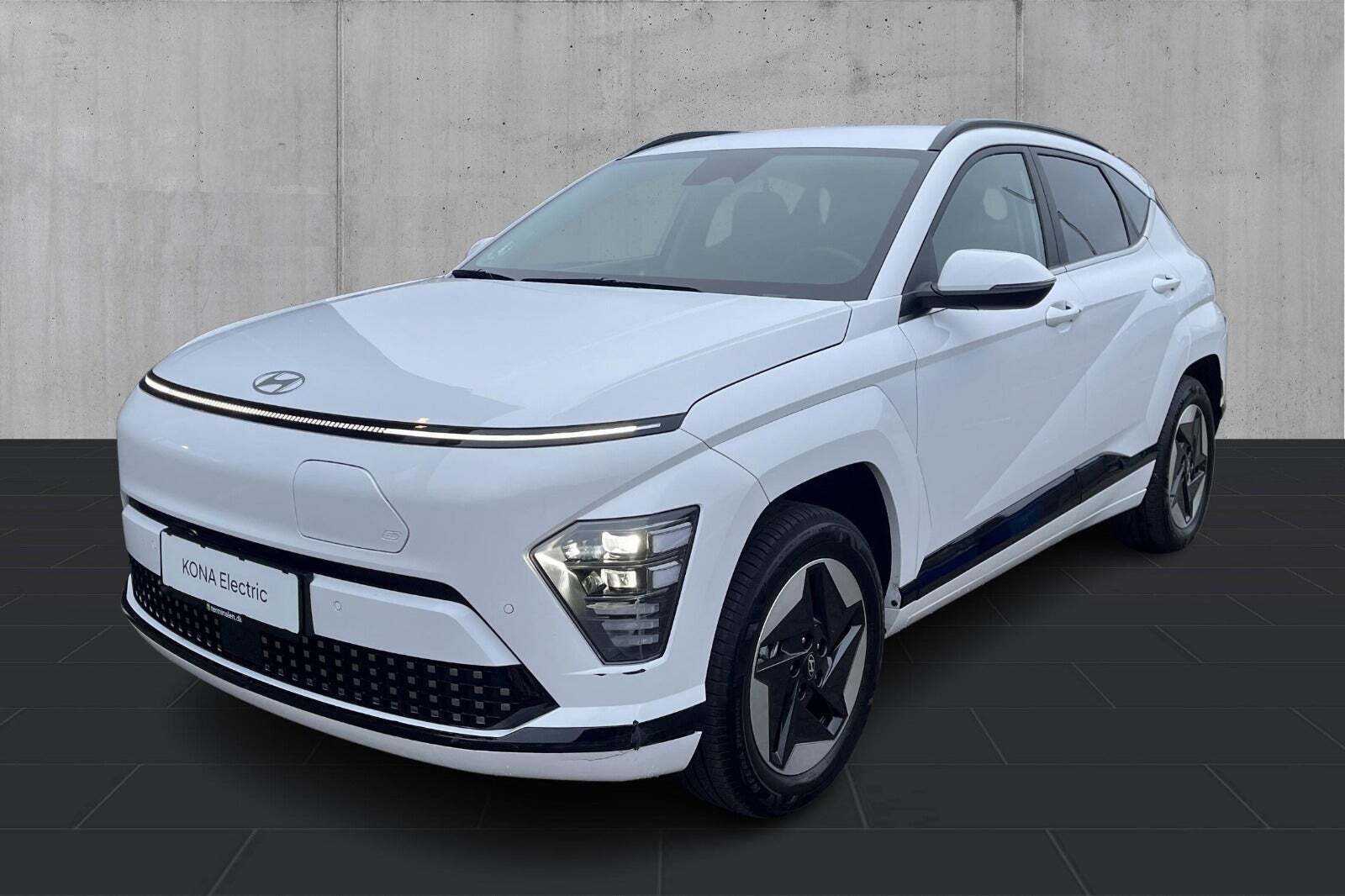 Hvid Hyundai Kona fra 2026 set udefra