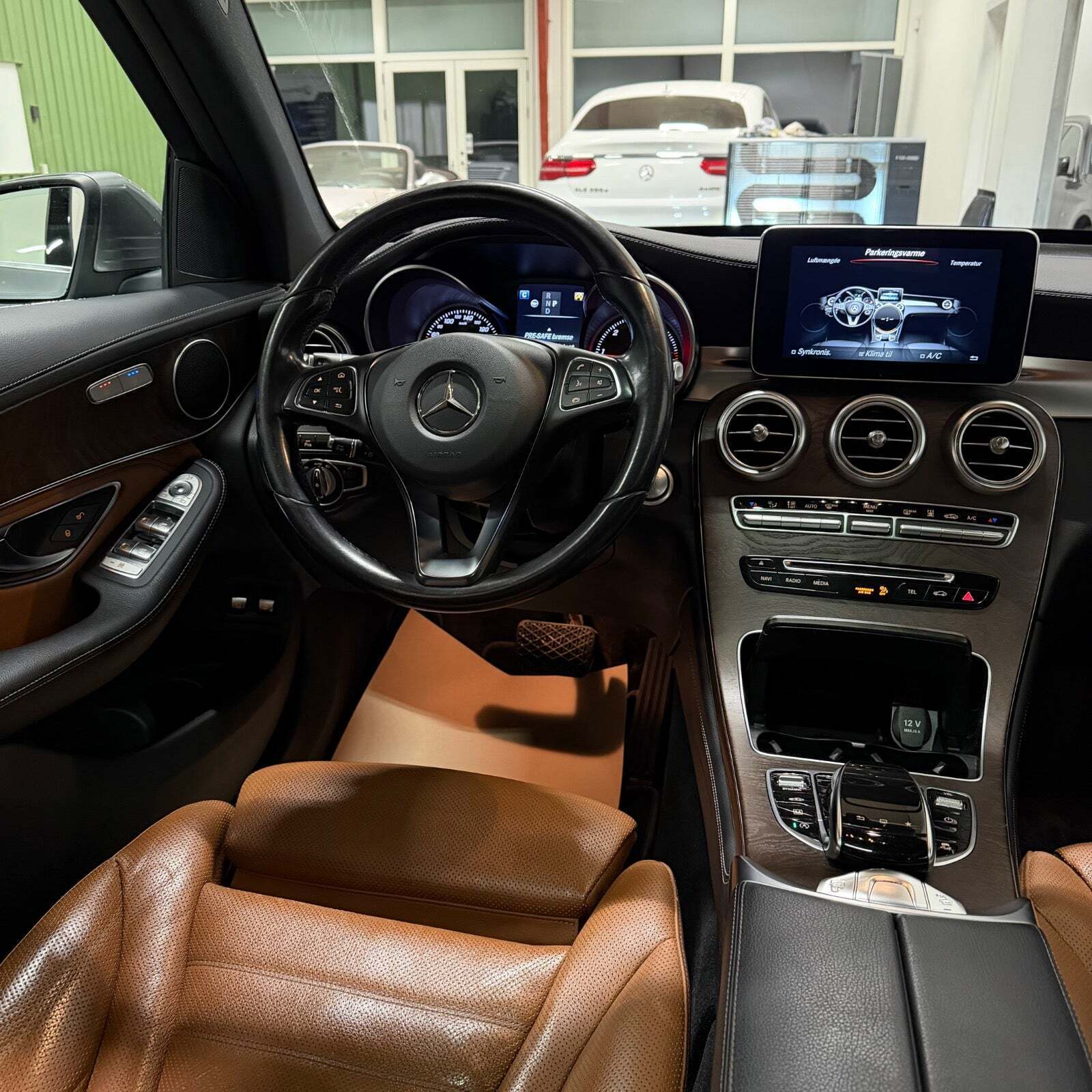 Grå Mercedes GLC250 d fra 2016
