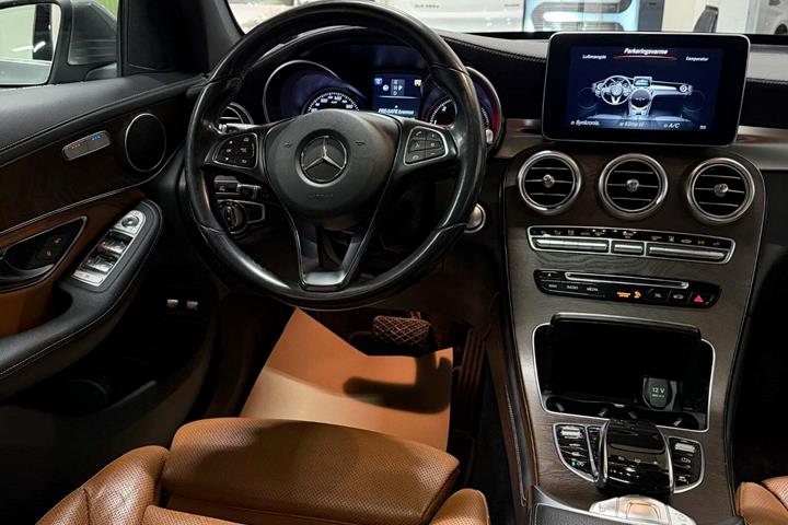 Grå Mercedes GLC250 d fra 2016