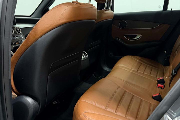 Grå Mercedes GLC250 d fra 2016
