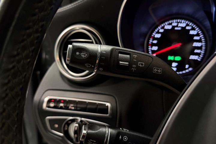 Grå Mercedes GLC250 d fra 2016