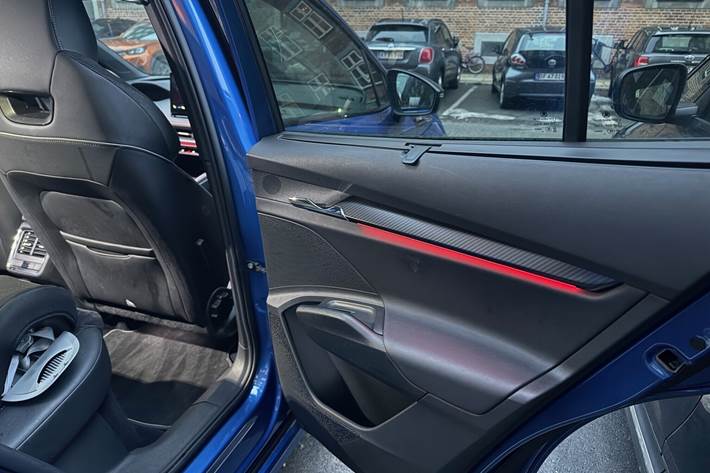 Blå Skoda Enyaq iV fra 2023