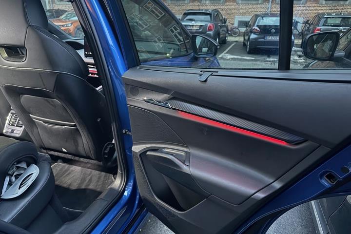 Blå Skoda Enyaq iV fra 2023