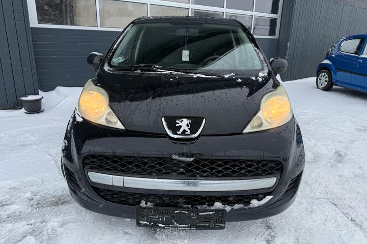 Sort Peugeot 107 fra 2011