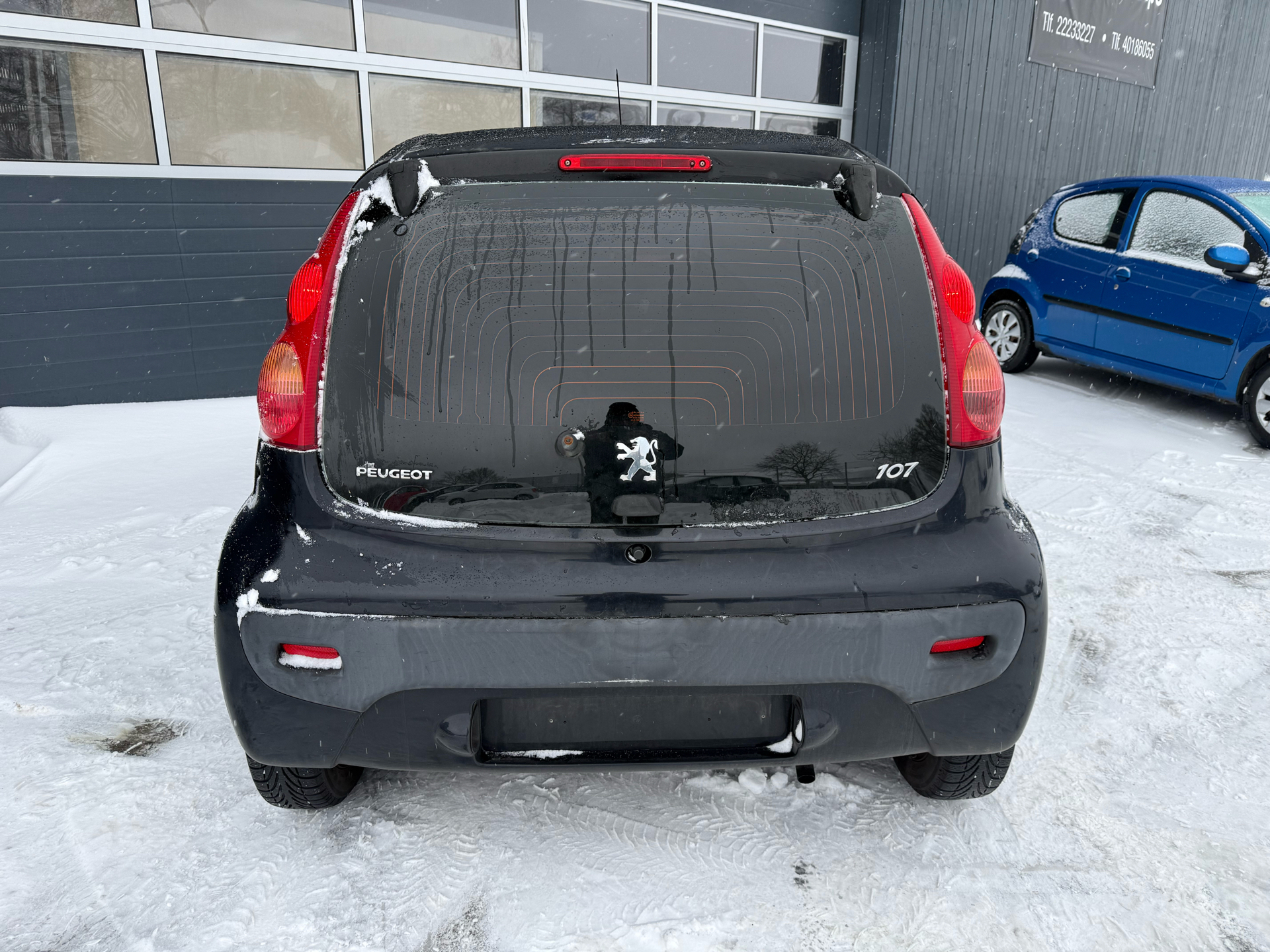 Sort Peugeot 107 fra 2011