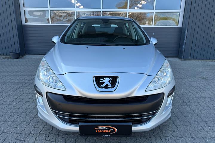 Sølv Peugeot 308 fra 2008