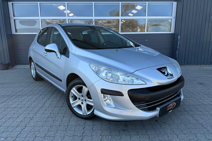 Sølv Peugeot 308 fra 2008