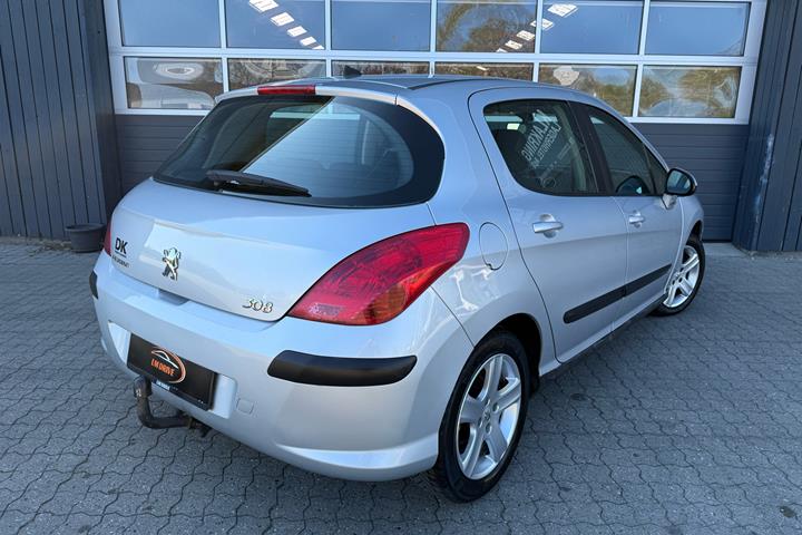Sølv Peugeot 308 fra 2008