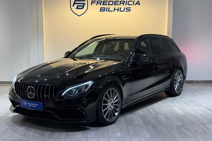 Sort Mercedes C63 fra 2017 set udefra