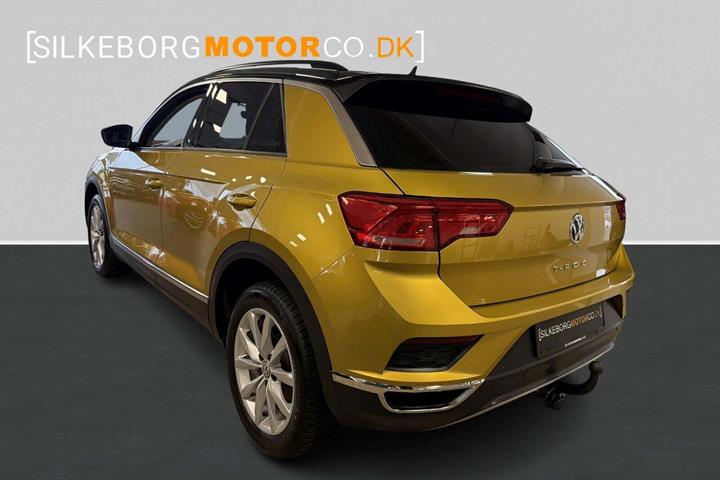 Gul VW T-Roc fra 2019