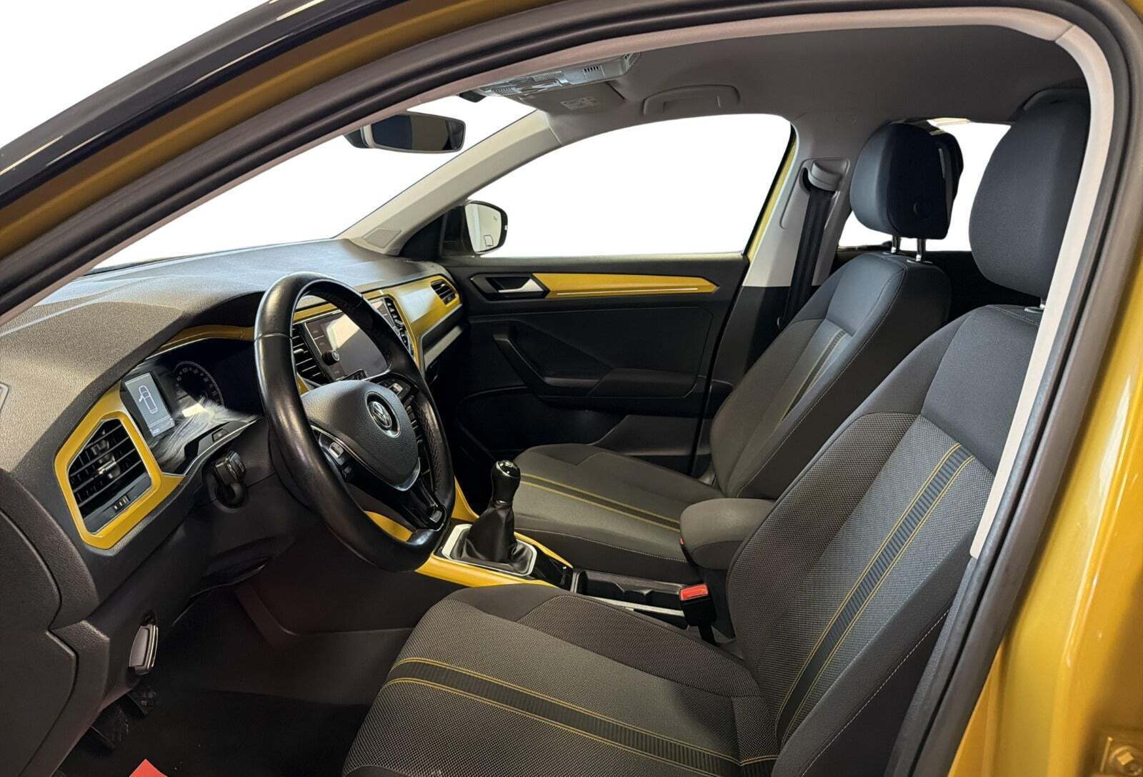 Gul VW T-Roc fra 2019 set indefra