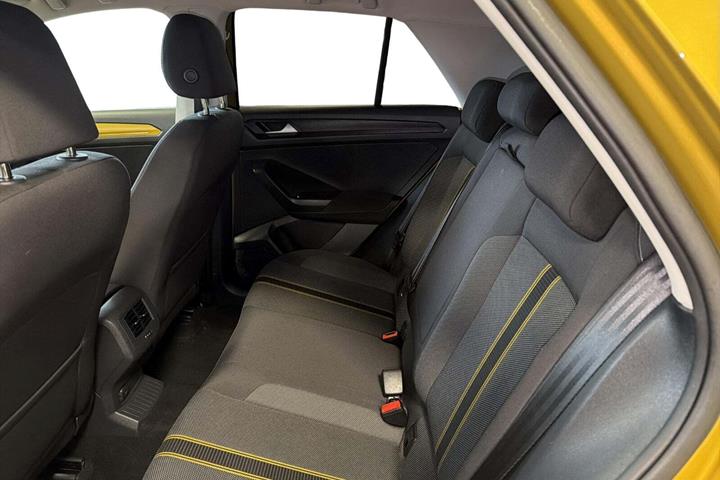 Gul VW T-Roc fra 2019 set indefra