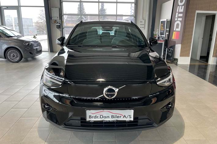 Sort Volvo XC40 fra 2023