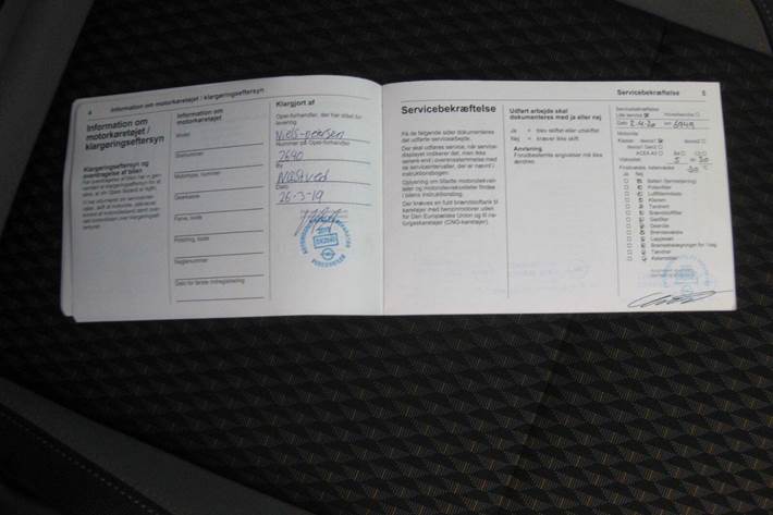 Grå Opel Crossland X fra 2019